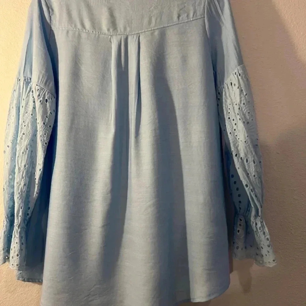 Baby Blue Top with Lace Hole Sleeves Size Small - Picture 5 of 10